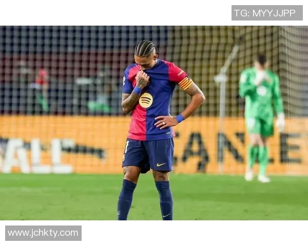 拉菲尼亚腿筋受伤复出推迟将缺阵一个月无缘国家德比